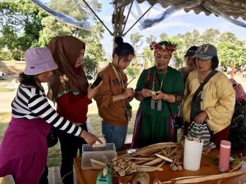 Debby  - 活動老師安排/課程規劃/現場人力控管/擔任助教/維持控制整體園區運作