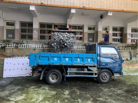 永澤環保廢棄物處理 - 山貓鏟機配合垃圾清理