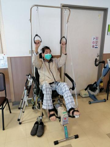 佳恩全方位照顧社 - 3.醫院帶復健照顧訓練。