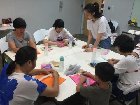 寶寶老師 - <高齡課程>羊毛氈客製化課程 寶寶老師 - <高齡課程>羊毛氈客製化課程