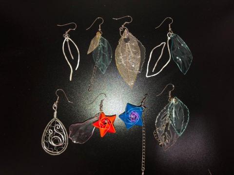 張瑀庭 - 畢業展 - 成品
材料:寶特瓶.CD片.葉子.UC膠.指甲油.吸管