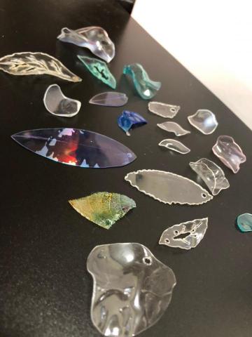 張瑀庭 - 畢業展 - 樣品試做
材料:寶特瓶.CD片.葉子.UC膠.指甲油