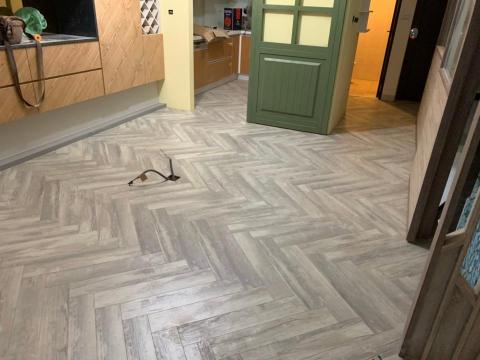 樸昱地板 - 超耐磨人字形木地板  樸昱地板 - 超耐磨人字形木地板