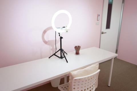 KOLeader凱歐整合行銷_網路自媒體工會_特約廠商 - 直播間_配環型燈