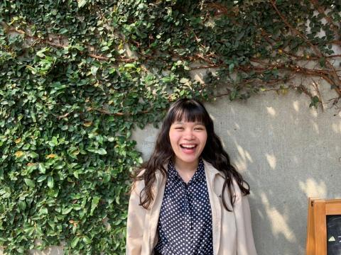 提供修眉毛服務的專家洪倍莉