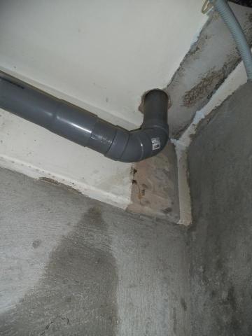 辰杰水電工程行 - 先前水電施工失誤導致排水管（吊管）漏水，修復