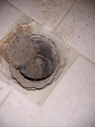 辰杰水電工程行 - 更換馬桶（二）原有糞管不正確（老舊工法不正確）需更換彎頭另件才不會漏水（已修復）