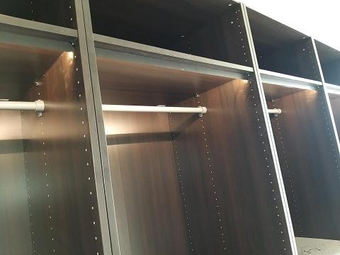 辰杰水電工程行 - 櫃內條燈安裝（改）