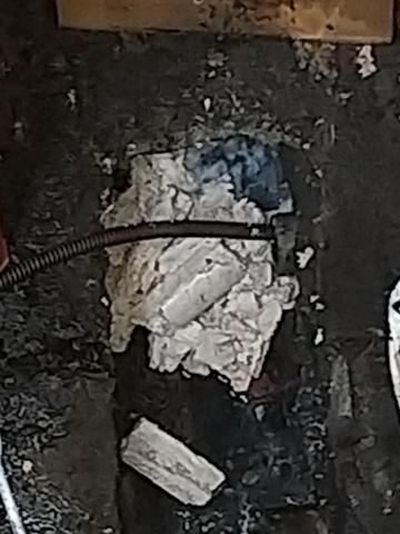 辰杰水電工程行 - 排水管內油脂成膏狀堵住（租客搬進半年，所以是之前空太久沒住人）