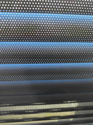 莊坤龍 - 陽光可透進來的鋁百葉