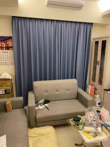 莊坤龍 - 海軍藍色的窗簾配上家俱就像北歐風
