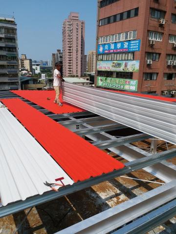 由承富企業社 - 集美國小頂樓加蓋（防水用途）