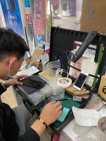 LovePhone 行動3c館-現場維修/無卡分期/門號諮詢 - 行動包膜