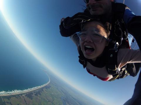 趙文榛 Greta - 在澳洲跳傘
我不敢玩雲霄飛車，但我克服了我的障礙，才能從不同角度看世界，眺望的美景無法言喻