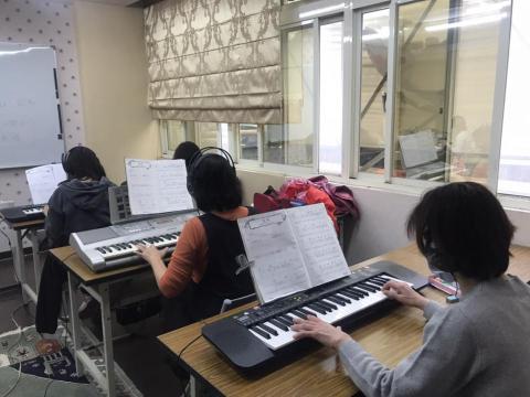 Kuanyu music - 流行鋼琴團體班指導