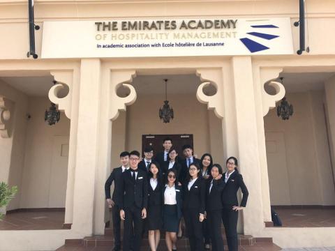 趙文榛 Greta - 得到杜拜朱美拉集團獎學金在杜拜讀書，與知名帆船飯店同集團，所以可以選擇至帆船飯店工作
每天都與不同國家的學生上課，感觸極深，世界上每個人都在努力地跑，生於台灣的我們環境優渥，卻沒有好好把握，反而安逸過生活，在此上課考試多、功課多、每天必須穿西裝，雖壓力大但真的會進步快速