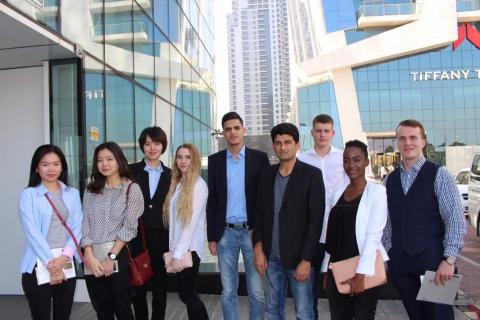 趙文榛 Greta - 在阿布達比實習時遇到來自冰島、德國、非洲、香港、中國、波蘭、巴基斯坦、摩洛哥，它們都是佼佼者，是與我同時期的實習生