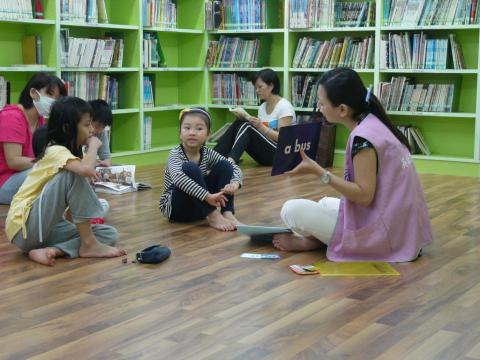 Comet - 市圖說英文故事志工(100年至今)