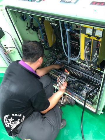 皇裕安防科技有限公司 - 內地蘇州廠房系統建置
PLC電控線路
廠房光纖信號熔接
馬達運轉線路檢測 皇裕安防科技有限公司 - 內地蘇州廠房系統建置
PLC電控線路
廠房光纖信號熔接
馬達運轉線路檢測
