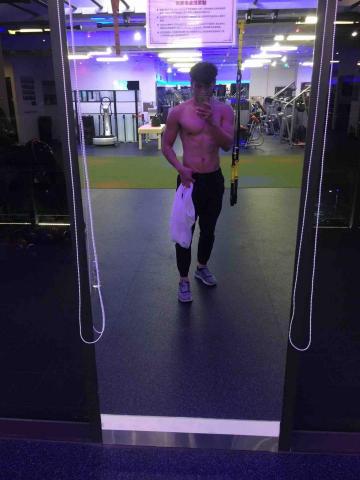 提供衝浪教練課服務的專家陳昱錡