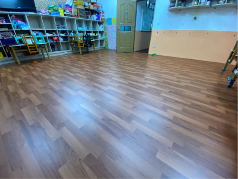 莊坤龍 - 幼兒園-木文舒適毯滿鋪