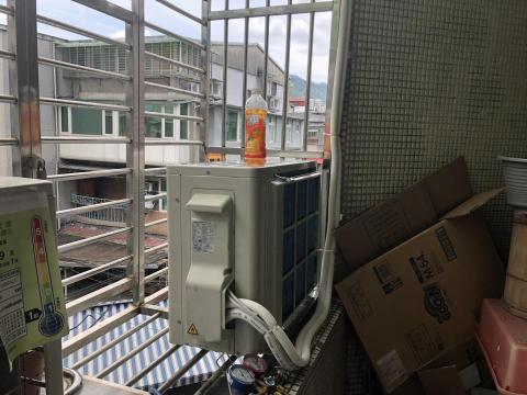 鴻翔水電冷氣 - 大金室外機施作完工
