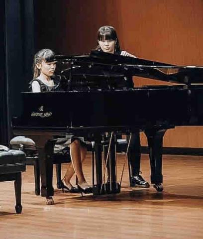 鋼琴老師/Eileen老師 - 鋼琴協演 鋼琴老師/Eileen老師 - 鋼琴協演