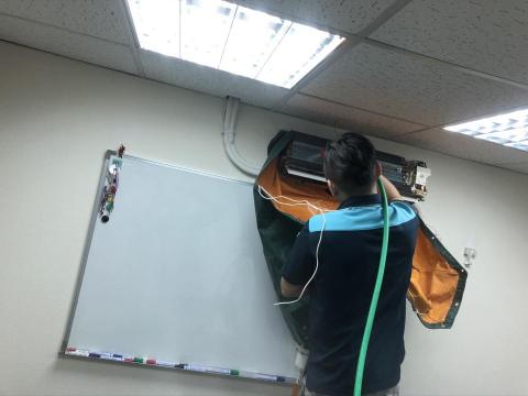 鴻翔水電冷氣 - 室內機清洗