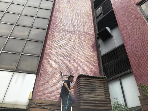 鴻翔水電冷氣 - 室外機清洗