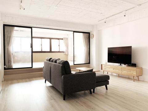 kai - W Flat
在台中的住家室內設計。40年的老房子，30年的裝潢全部砍掉重練。