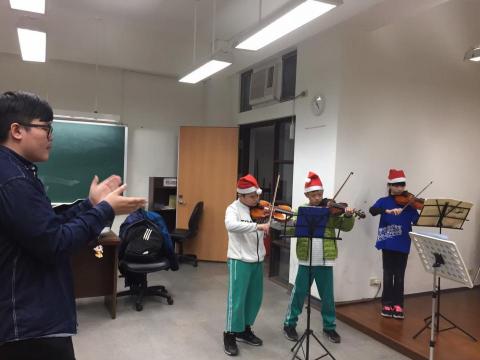 Kuan Ju 音樂藝術工作室 - 三重區永福國小課後才藝社團中提琴分部
108學年度聖誕節成果發表音樂會