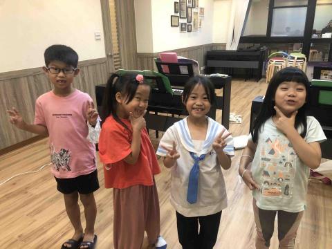 郁棋老師🎹鋼琴教學🎵鋼琴合作 -  郁棋老師🎹鋼琴教學🎵鋼琴合作 -