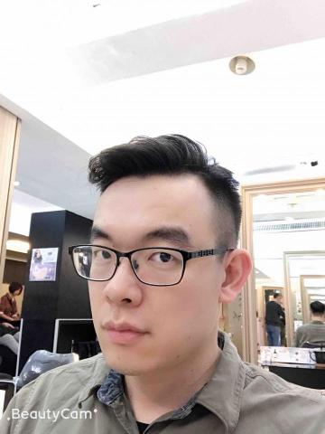 提供鋼琴鍵服務的專家陳紀鋼