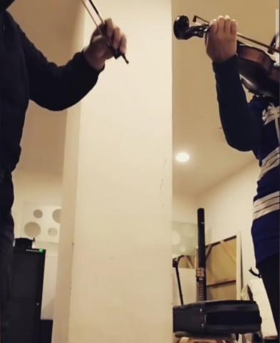 Kuan Ju 音樂藝術工作室 - 成人一對一興趣培養課程
教師與學生進行合奏練習