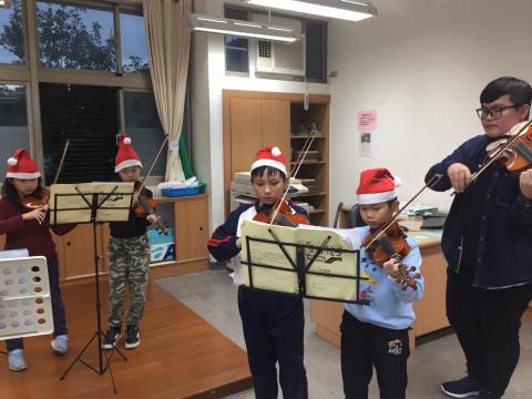 Kuan Ju 音樂藝術工作室 - 三重區永福國小課後才藝社團中提琴分部
108學年度聖誕節成果發表音樂會