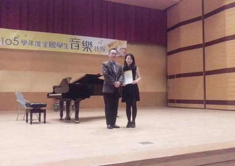 陳筱媛老師|英文、音樂線上家教 - 2017年獲得全國學生音樂比賽,高中長笛A組特優 陳筱媛老師|英文、音樂線上家教 - 2017年獲得全國學生音樂比賽,高中長笛A組特優