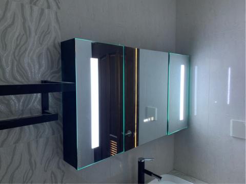 博鑫水電 - 浴室鏡櫃（鏡面面板顯示溫度、時間、LED燈源）