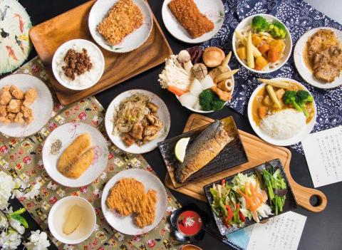 諒欸 餐飲便當團膳 - 快餐（便當）
、咖喱、關東煮品項超過50種。專精家常菜、西式料理、鐵板燒。可依照預算調整餐盒內容