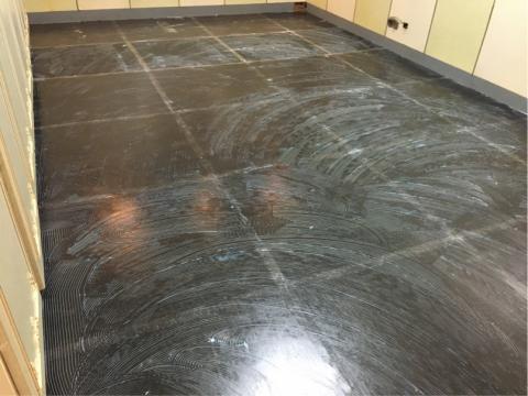 方城室 - 底料上膠