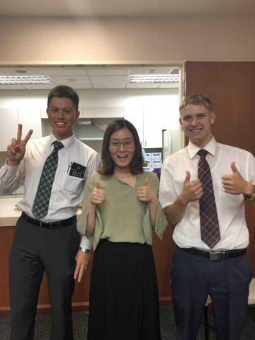 林依璇 - 與外國傳教士