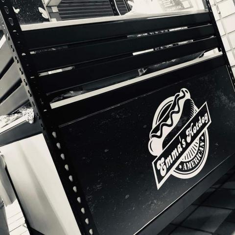 Sinead's Studio - 艾瑪小姐熱狗店_LOGO設計