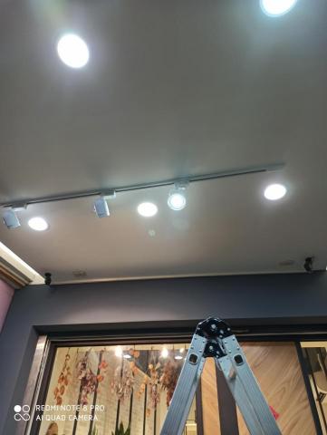 旭電工程行 - 坎燈及軌道燈安裝作業