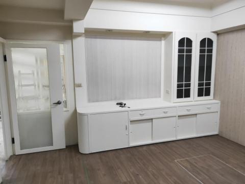 七彩油漆工程 - 化粧間改色為珍珠白