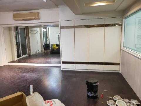 七彩油漆工程 - 展場改色為珍珠白