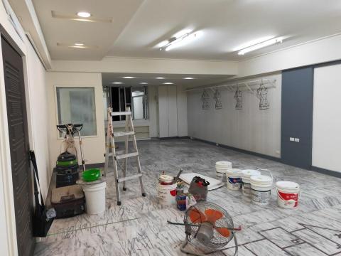 七彩油漆工程 - 展場施工中......