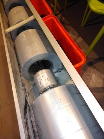 舜迪興業有限公司 - 吊隱式送風機 保養清潔中