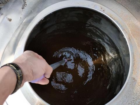 原鋐實業有限公司 - 清洗前 塔內水混濁