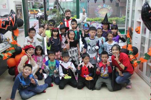 Vivian - Happy Halloween 