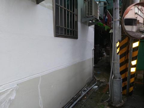 賴克明防水防漏 - 施作後~防水層完成，加塗面層為隔熱防水層，有效減低因日曬防水層老化速度及室內溫度降低之防水隔熱層，實驗測試平均有效溫度降低3~5度（完成面）