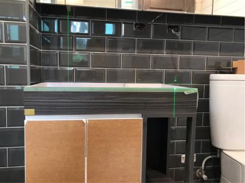 曹榮家 - 用雷射儀安裝檯面